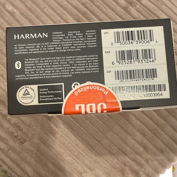 JBL Karol G Clip 4 Portable Speaker - Picture 3 of 5